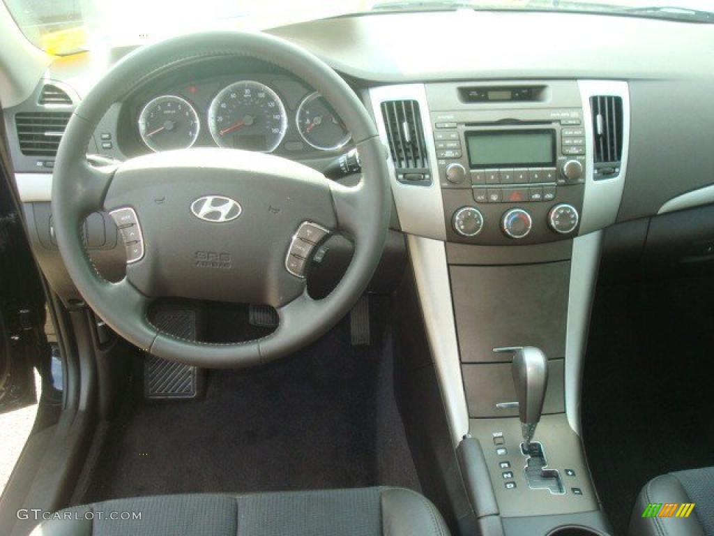 2009 Hyundai Sonata SE Dashboard Photos