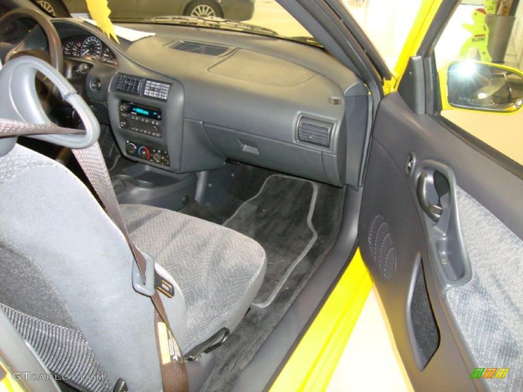 2005 Cavalier LS Sport Coupe - Rally Yellow / Graphite Gray photo #15