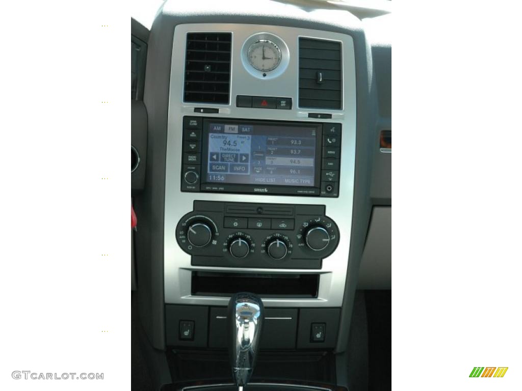 2010 Chrysler 300 Limited Controls Photo #38456913