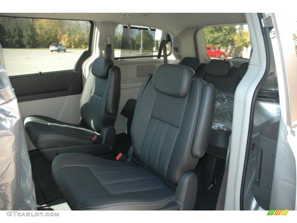 Dark Slate Gray Interior 2010 Chrysler Town & Country Touring Photo #38457433