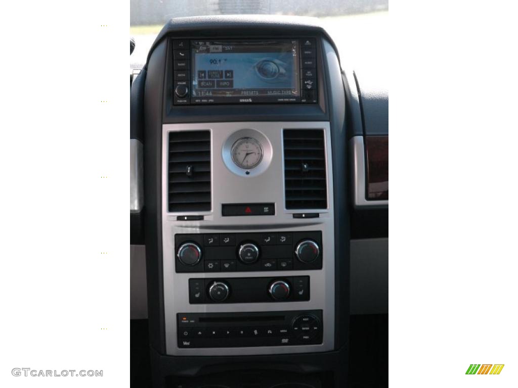 2010 Chrysler Town & Country Touring Controls Photo #38457485
