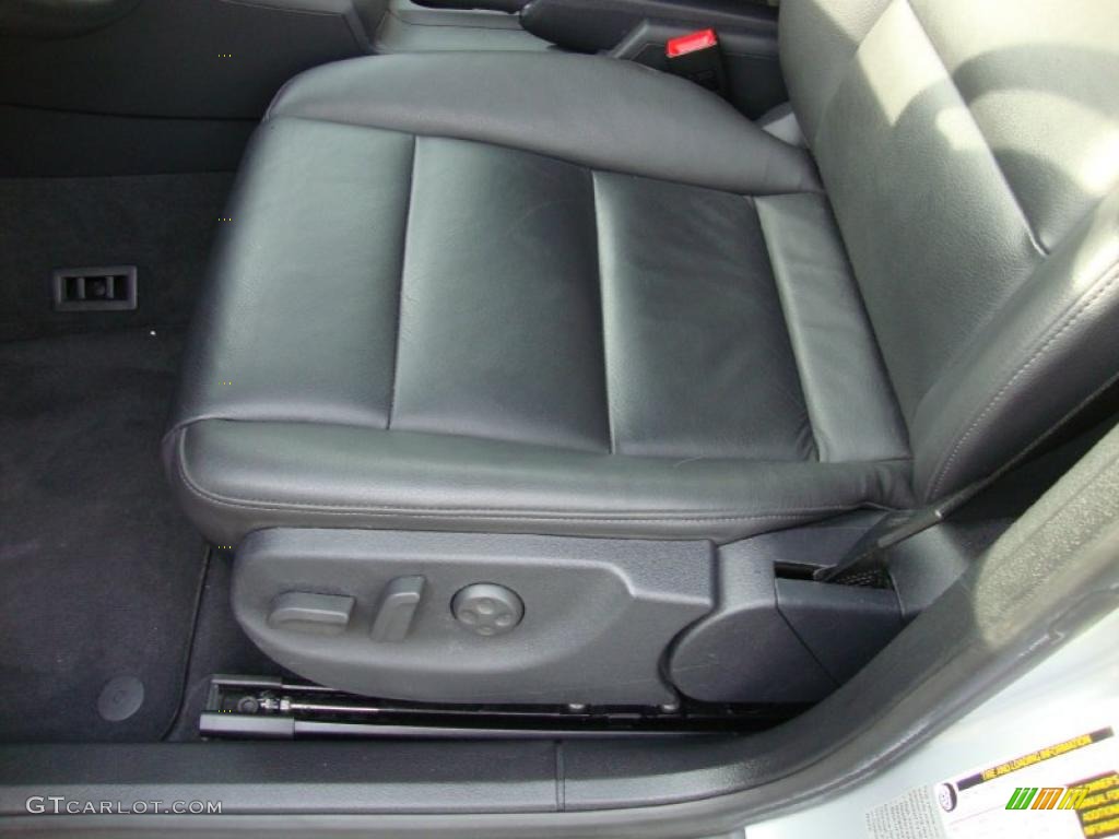 2008 A4 2.0T quattro Sedan - Light Silver Metallic / Black photo #16