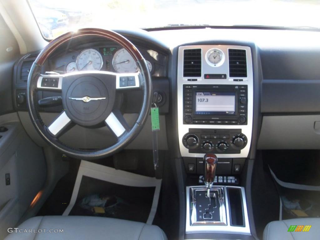2007 Chrysler 300 C HEMI AWD Dark Slate Gray/Light Graystone Dashboard Photo #38459817
