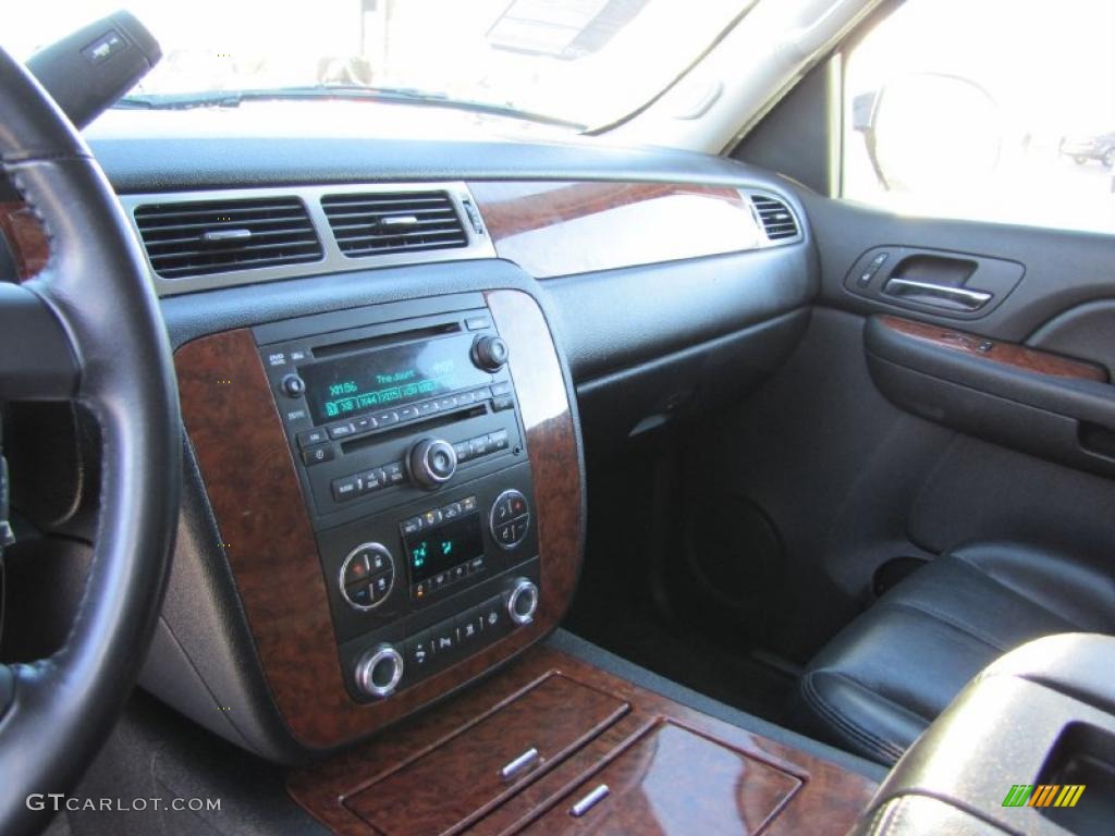 Ebony Interior 2007 Chevrolet Suburban 1500 LTZ 4x4 Photo #38460245