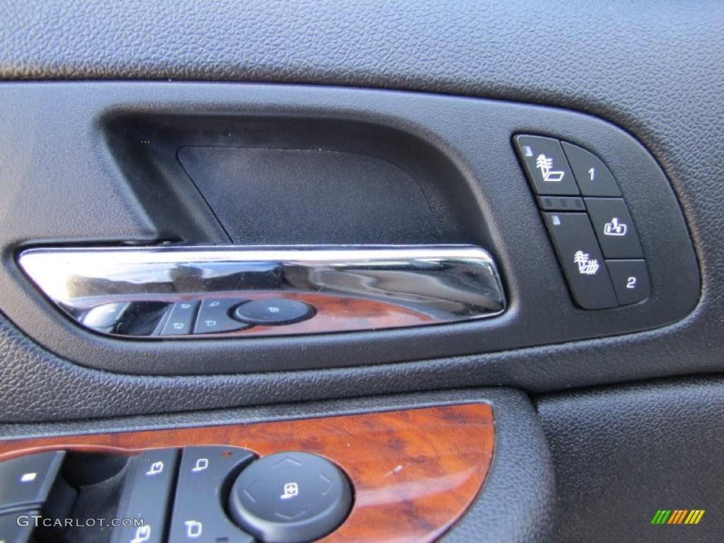 2007 Chevrolet Suburban 1500 LTZ 4x4 Controls Photo #38460277