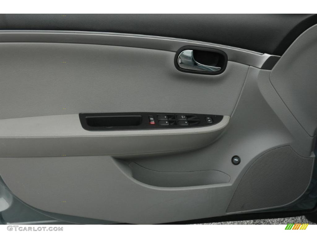 2007 Saturn Aura XE Gray Door Panel Photo #38461389