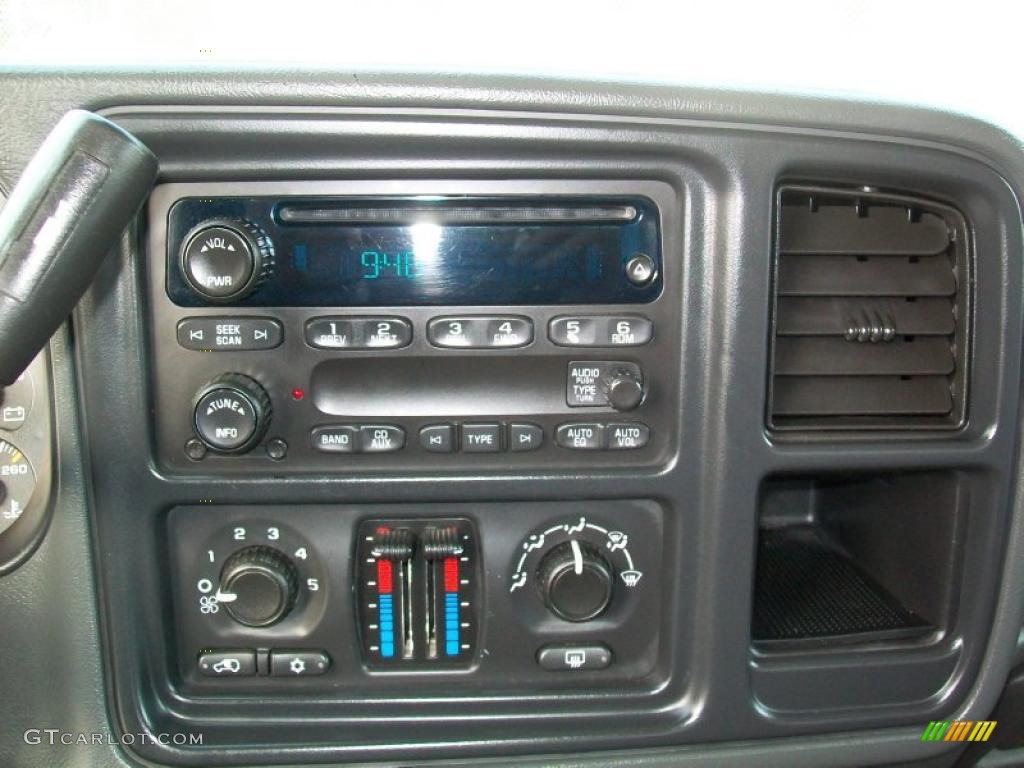 2005 Chevrolet Silverado 1500 LS Extended Cab Controls Photo #38462513