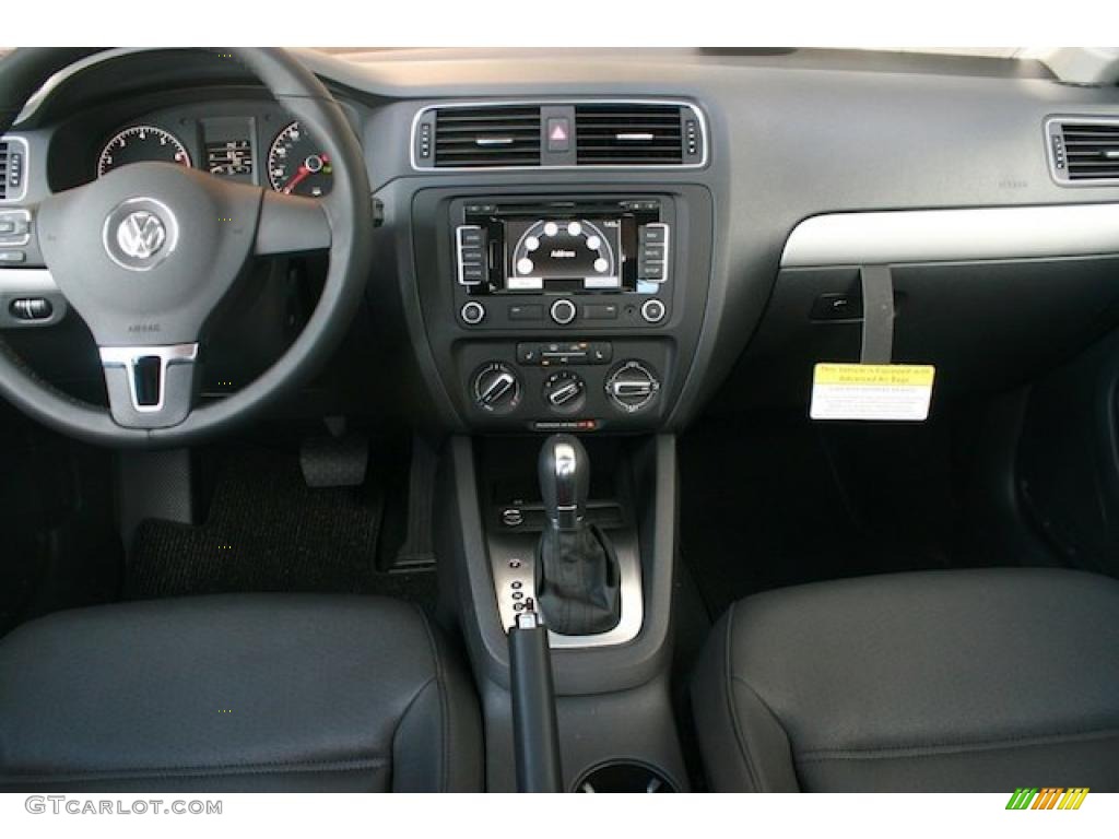 2011 Volkswagen Jetta SEL Sedan Titan Black Dashboard Photo #38465649