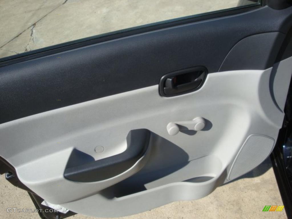 2009 Hyundai Accent GLS 4 Door Gray Door Panel Photo #38466517