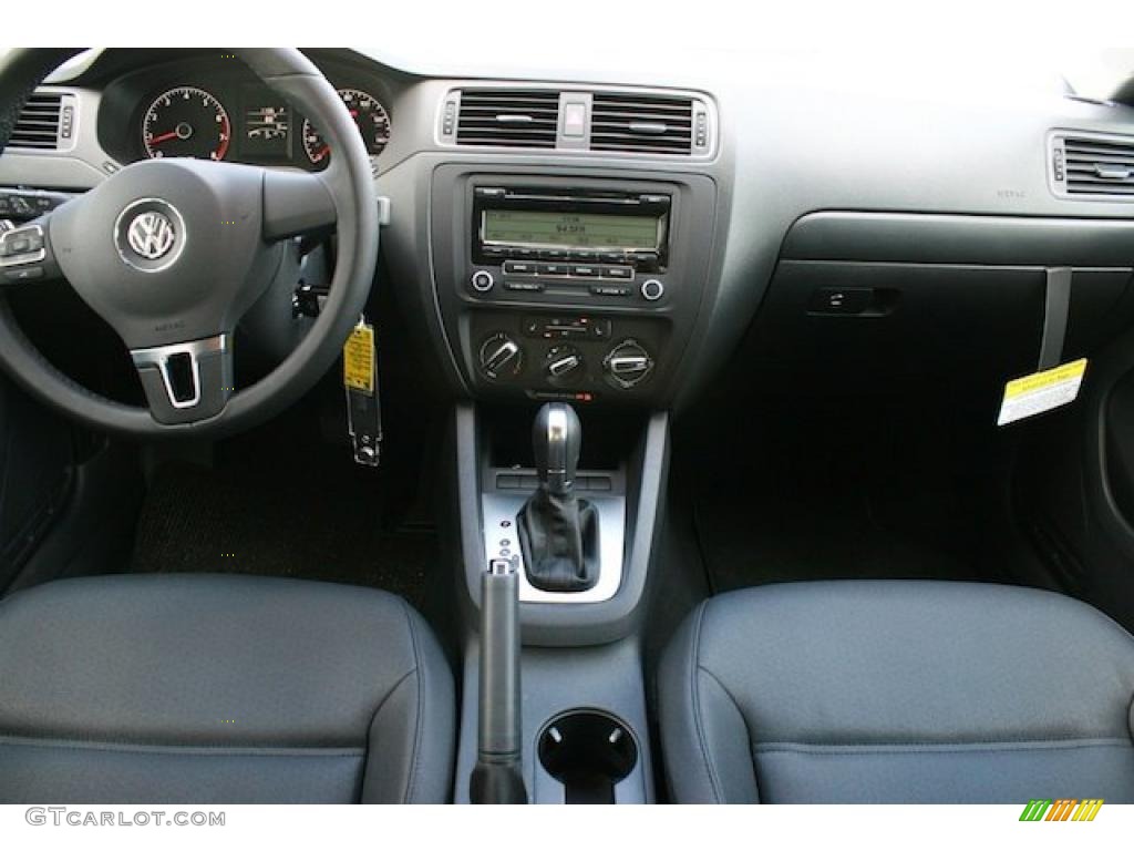 2011 Volkswagen Jetta SE Sedan Titan Black Dashboard Photo #38468125