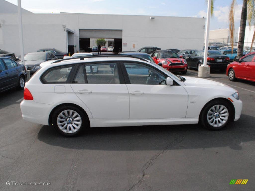 2009 3 Series 328i Sport Wagon - Alpine White / Beige photo #3