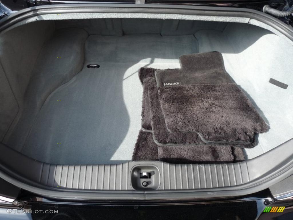 2007 Jaguar XJ Super V8 Trunk Photos