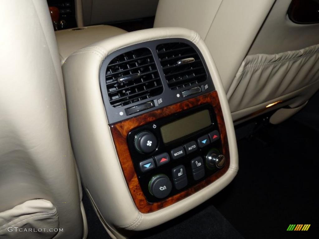 2007 Jaguar XJ Super V8 Controls Photo #38470581