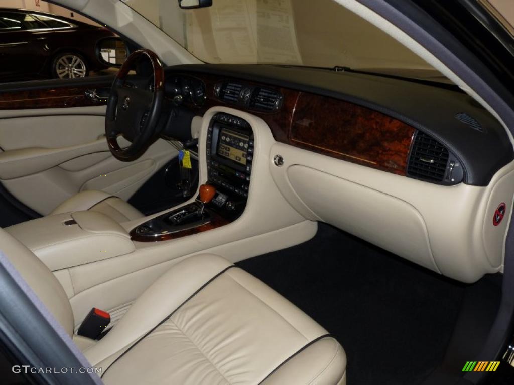 2007 Jaguar XJ Super V8 Barley/Charcoal Dashboard Photo #38470613