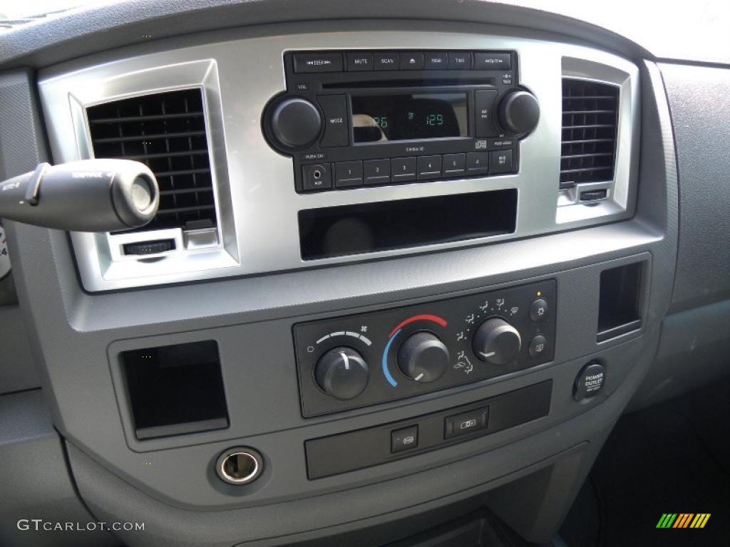 2007 Dodge Ram 2500 SLT Mega Cab Controls Photo #38473247