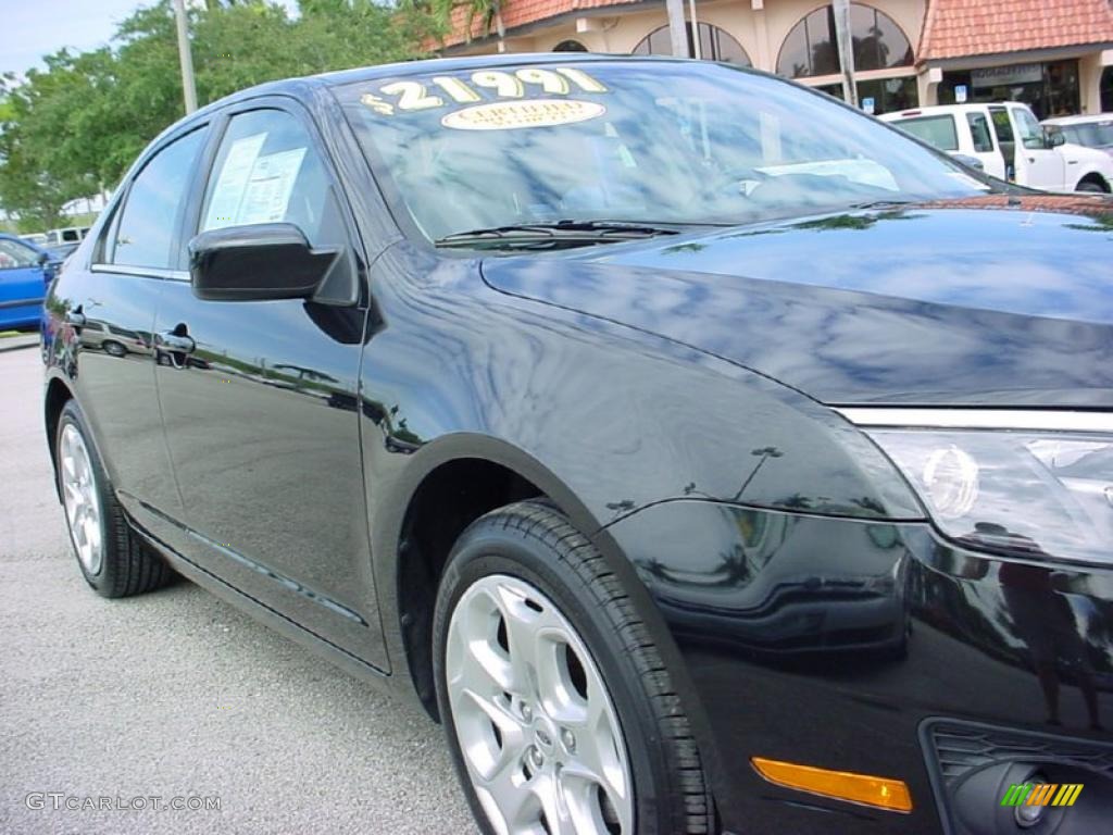 2010 Fusion SE V6 - Tuxedo Black Metallic / Charcoal Black photo #2