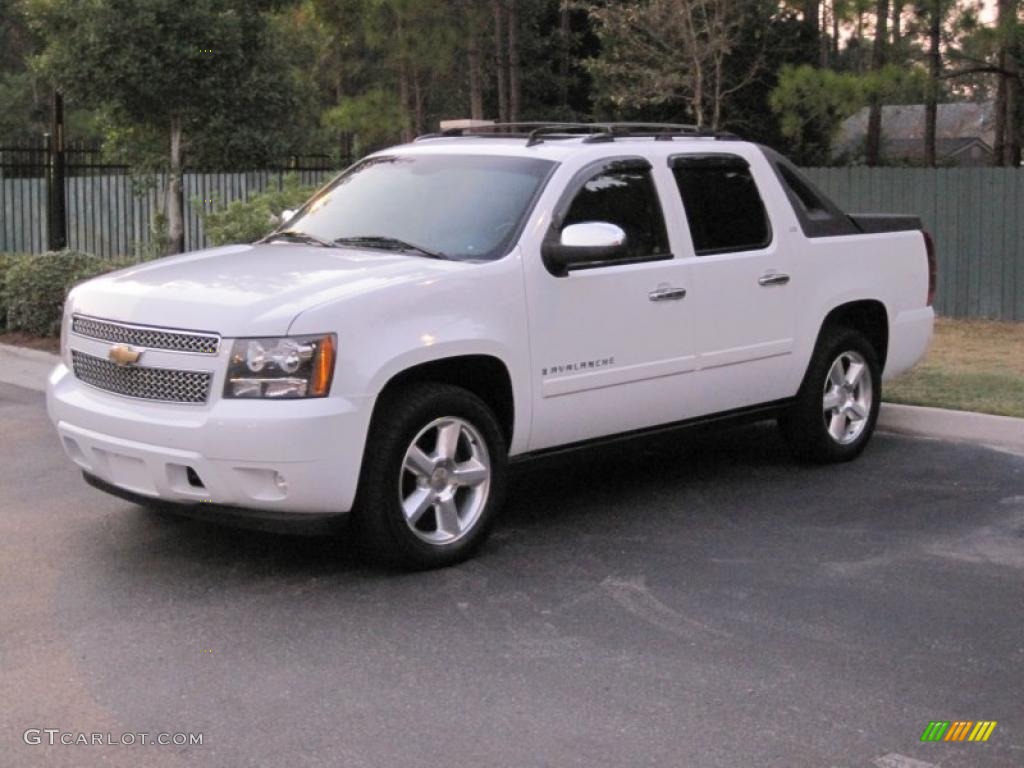 2007 Avalanche LTZ 4WD - Summit White / Ebony photo #1