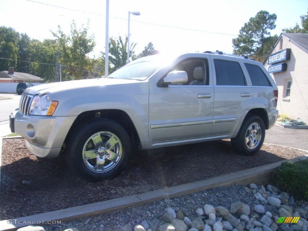 2007 Grand Cherokee Overland - Light Graystone Pearl / Dark Khaki/Light Graystone photo #1