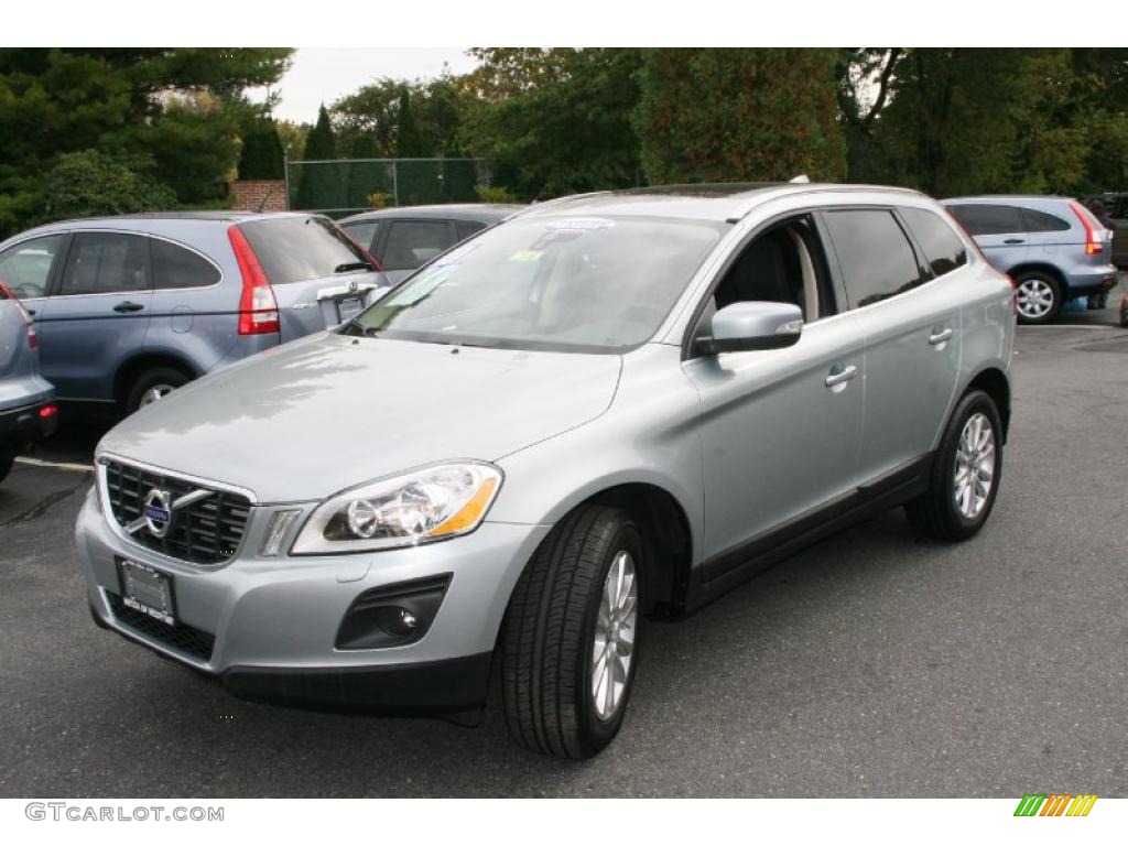 Silver Metallic Volvo XC60