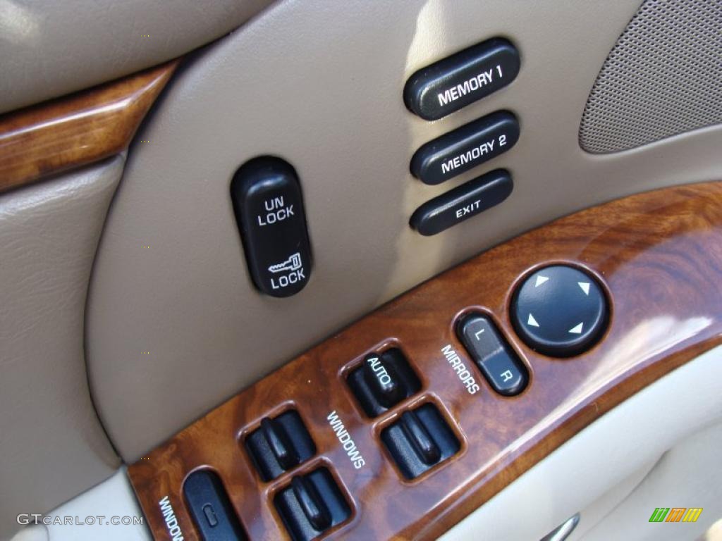 2004 Buick Park Avenue Ultra Controls Photo #38480961