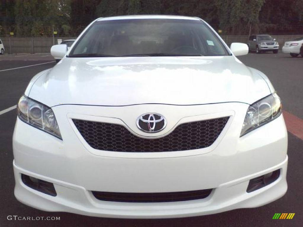 2008 Camry SE - Super White / Dark Charcoal photo #2