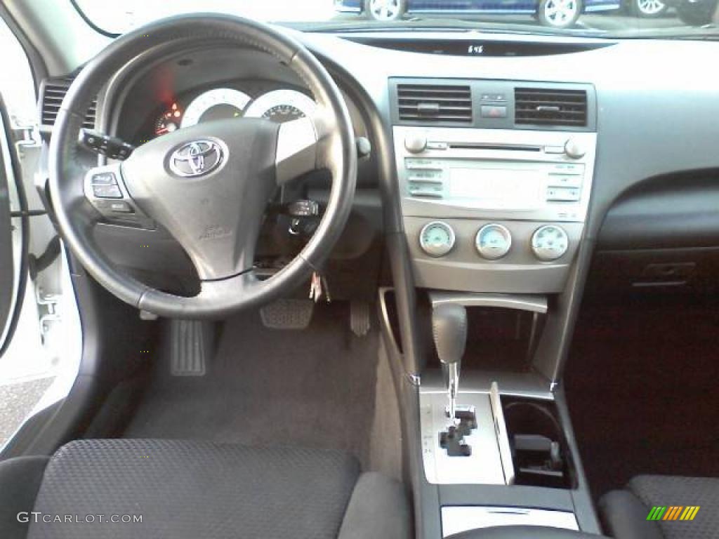 2008 Camry SE - Super White / Dark Charcoal photo #5