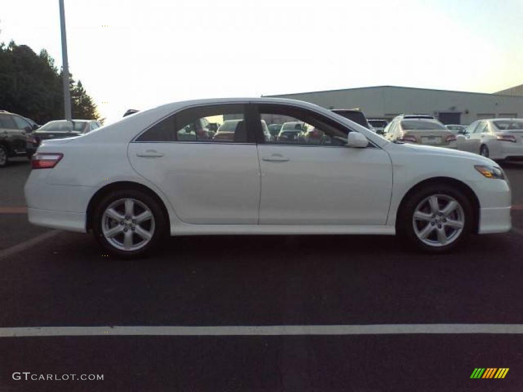 2008 Camry SE - Super White / Dark Charcoal photo #17