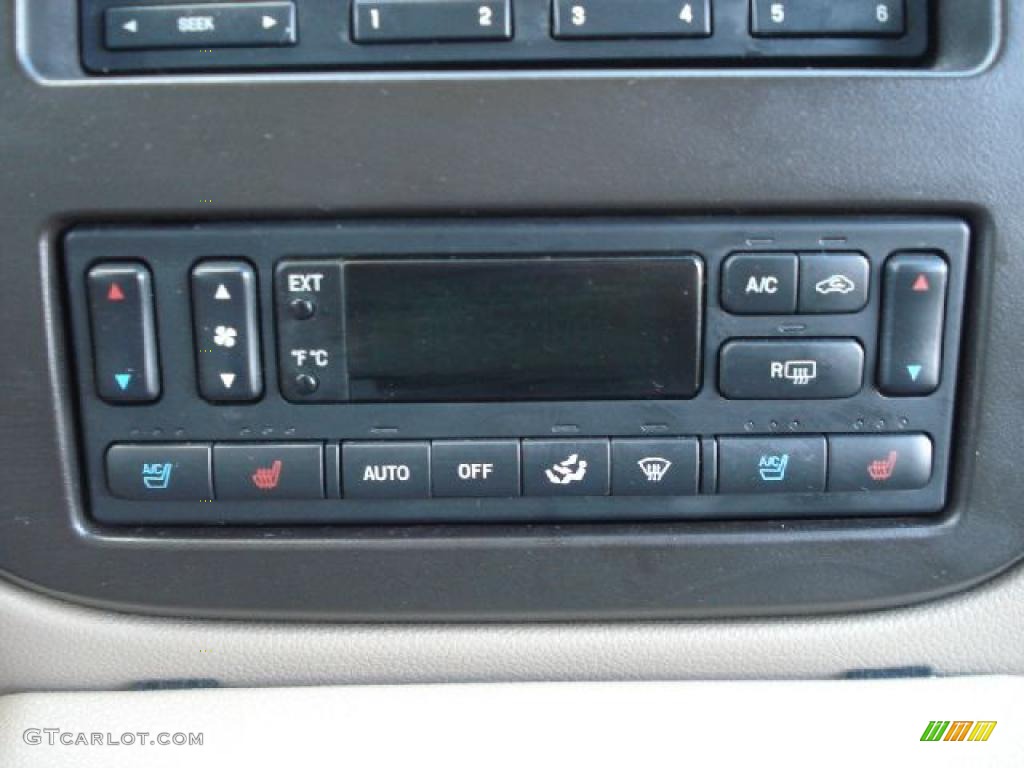 2005 Ford Expedition Limited 4x4 Controls Photo #38487983