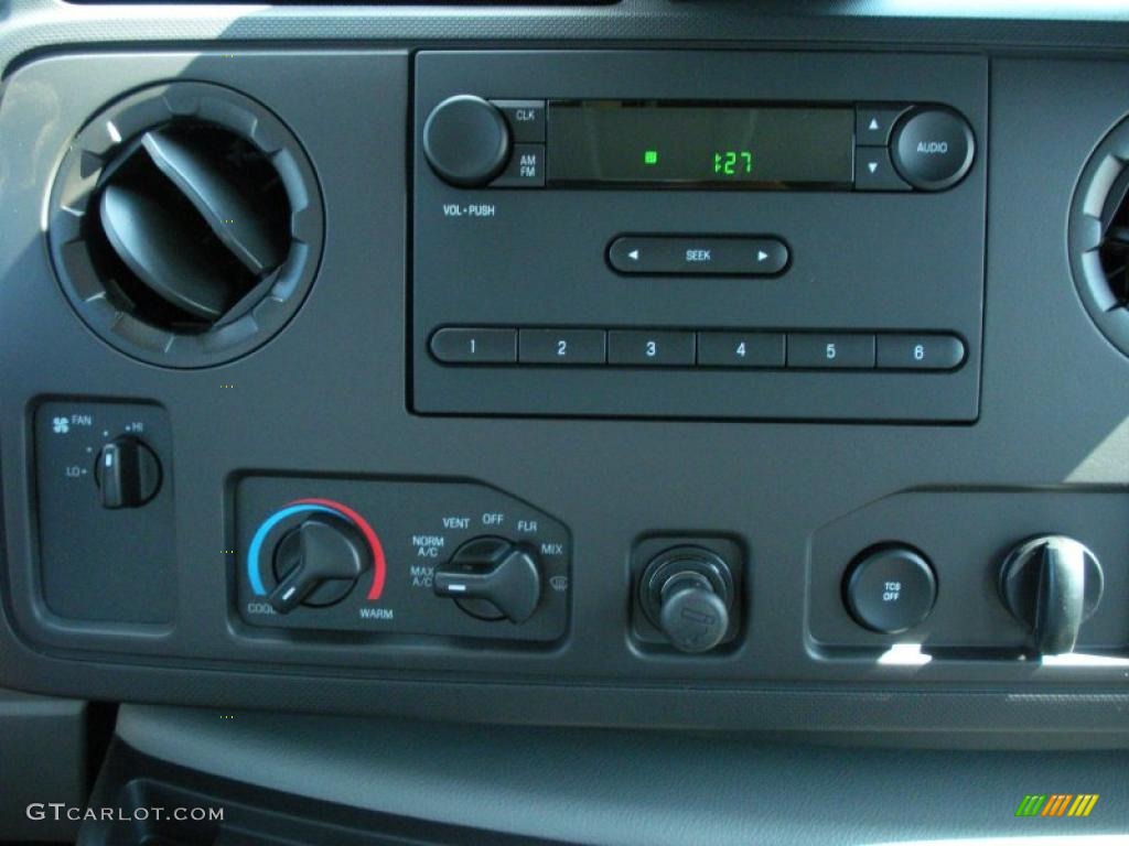 2011 Ford E Series Van E250 XL Cargo Controls Photo #38489827