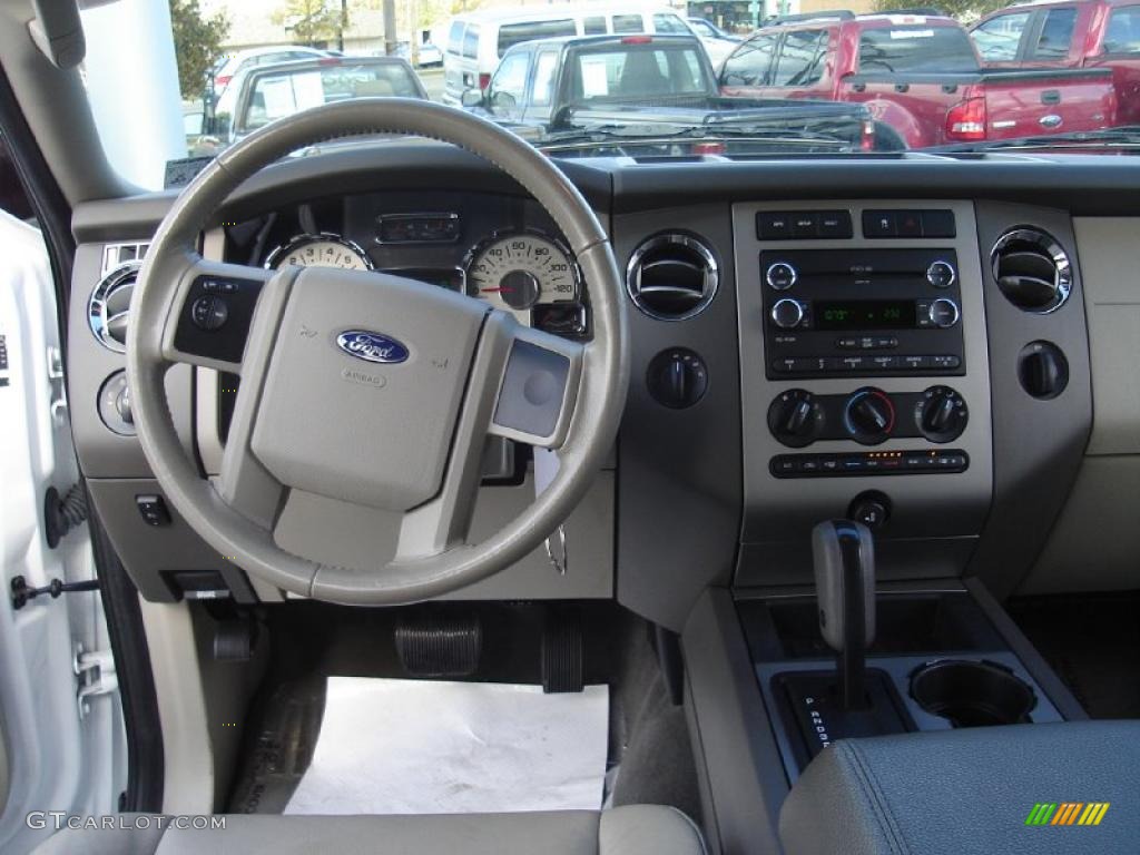 2009 Ford Expedition EL XLT 4x4 Camel Dashboard Photo #38490643