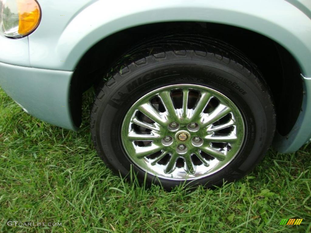 2001 Chrysler Town & Country Limited Wheel Photos