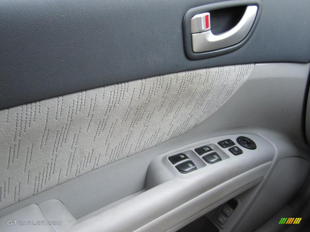 2006 Hyundai Sonata GL Gray Door Panel Photo #38495287