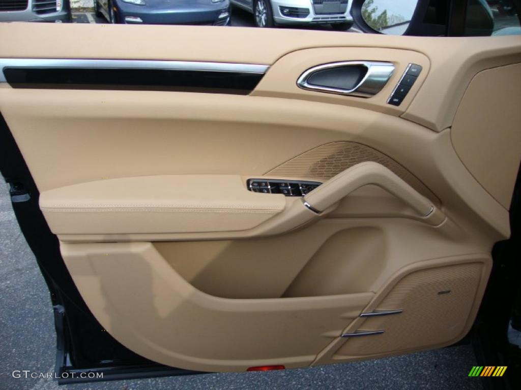 2011 Porsche Cayenne S Luxor Beige Door Panel Photo #38495555