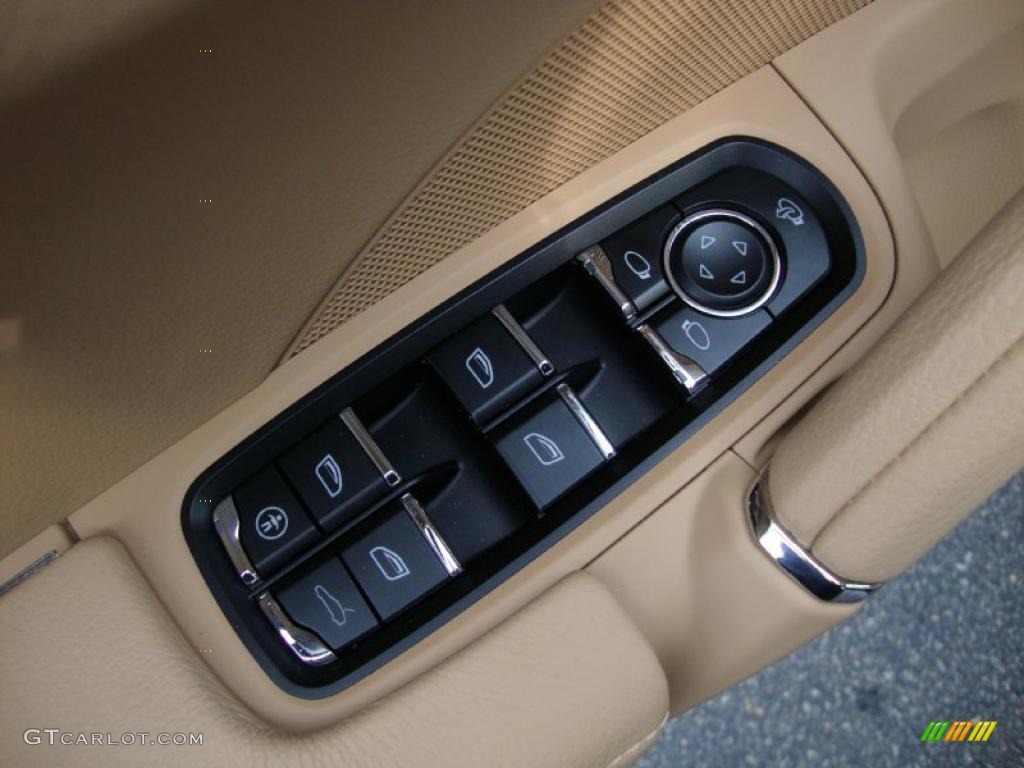 2011 Porsche Cayenne S Controls Photo #38495571