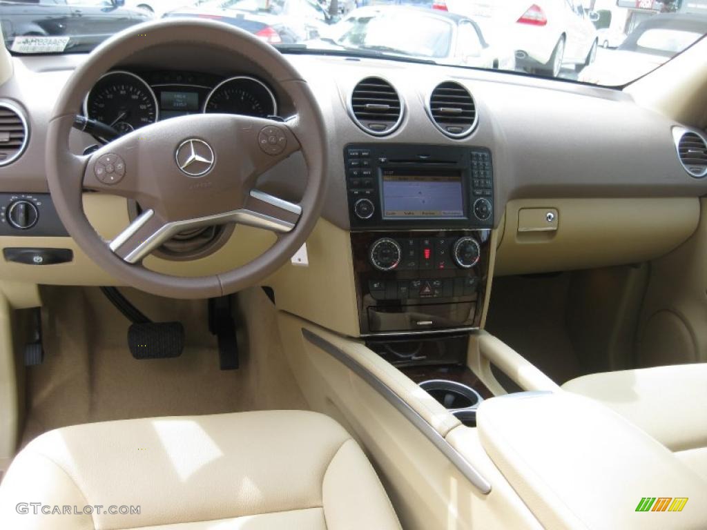 Cashmere Interior 2009 Mercedes-Benz ML 550 4Matic Photo #38500615