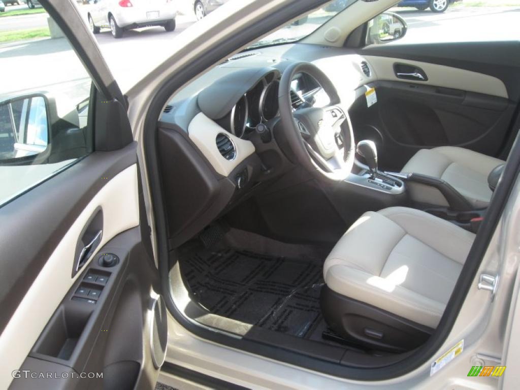 Cocoa/Light Neutral Leather Interior 2011 Chevrolet Cruze LT Photo #38501295