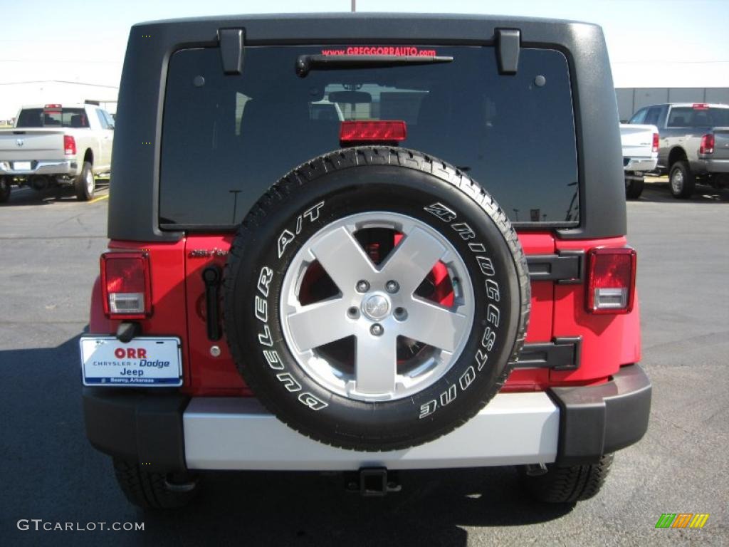 2011 Wrangler Sahara 4x4 - Flame Red / Black photo #5