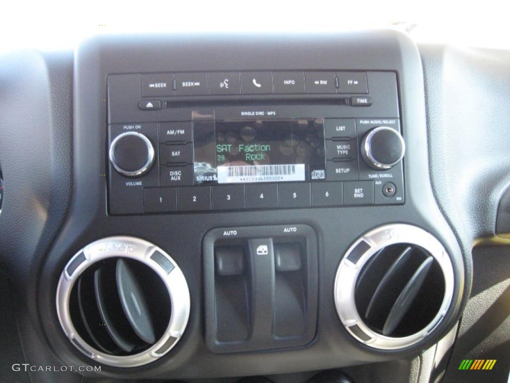 2011 Wrangler Sahara 4x4 - Flame Red / Black photo #8