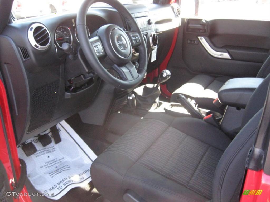 2011 Wrangler Sahara 4x4 - Flame Red / Black photo #11