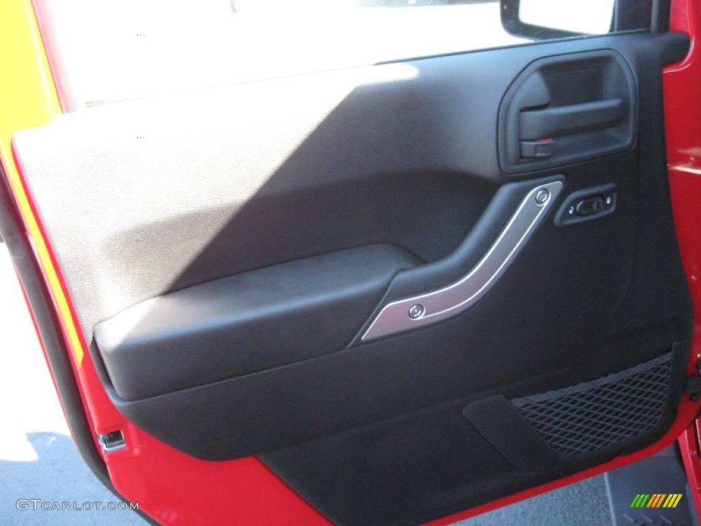 2011 Wrangler Sahara 4x4 - Flame Red / Black photo #12