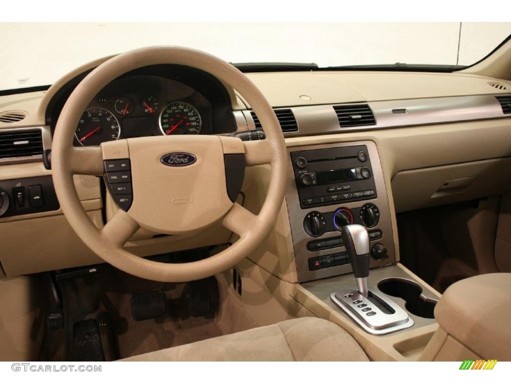 2005 Ford Five Hundred SE Pebble Beige Dashboard Photo #38507635