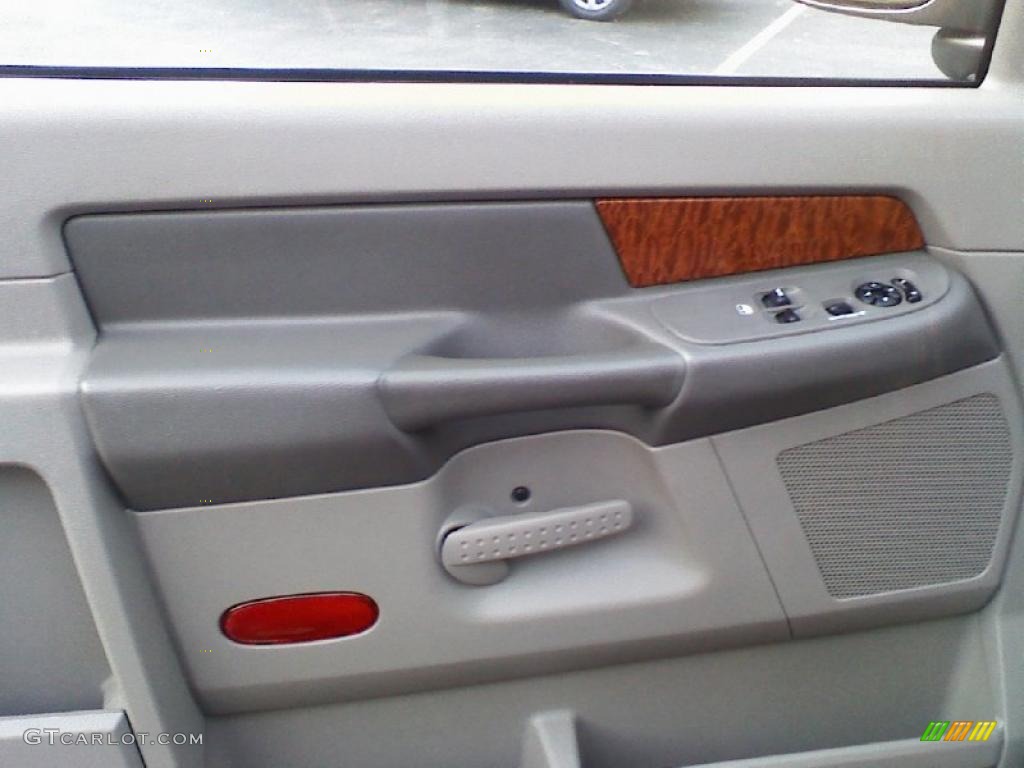 2006 Dodge Ram 1500 SLT Regular Cab 4x4 Medium Slate Gray Door Panel Photo #38509615