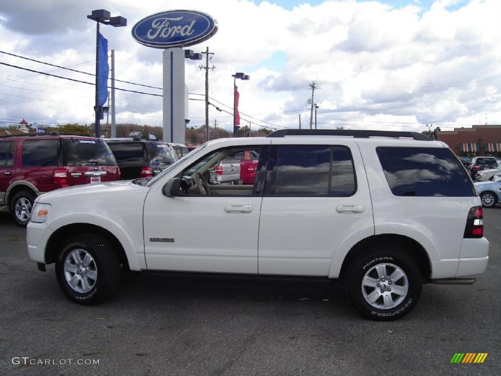 2008 Explorer XLT 4x4 - White Suede / Camel photo #2