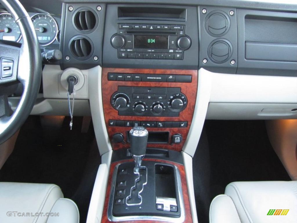 2007 Jeep Commander Limited 4x4 Controls Photo #38519755