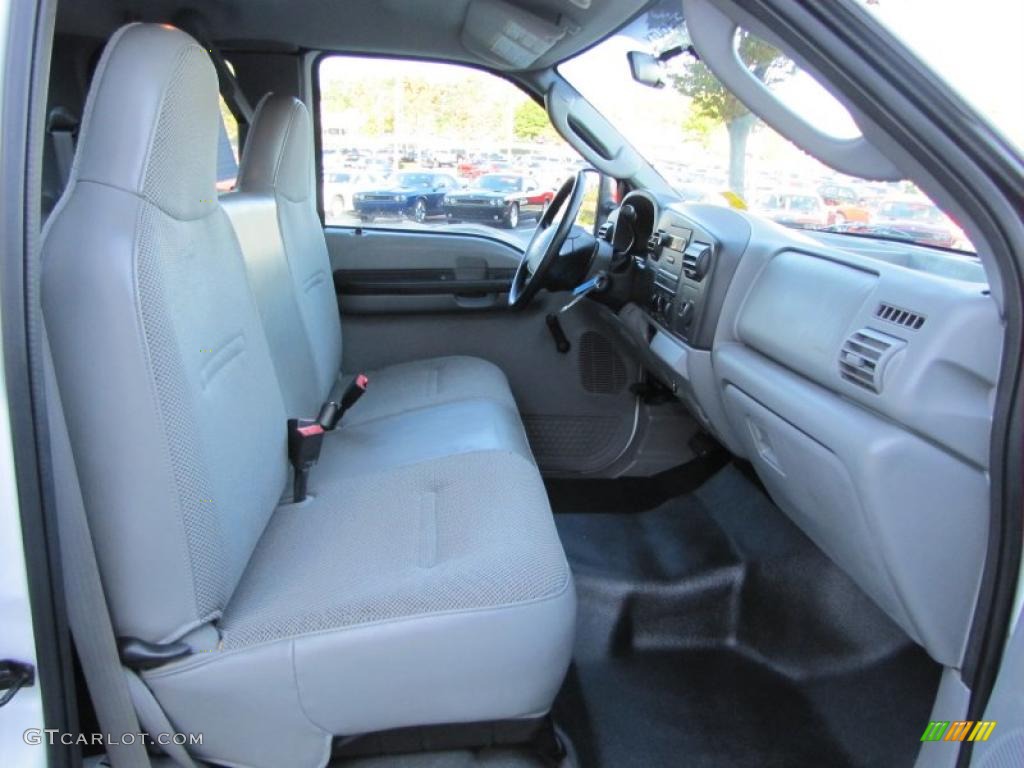 Medium Flint Interior 2005 Ford F250 Super Duty XL SuperCab Photo #38521571