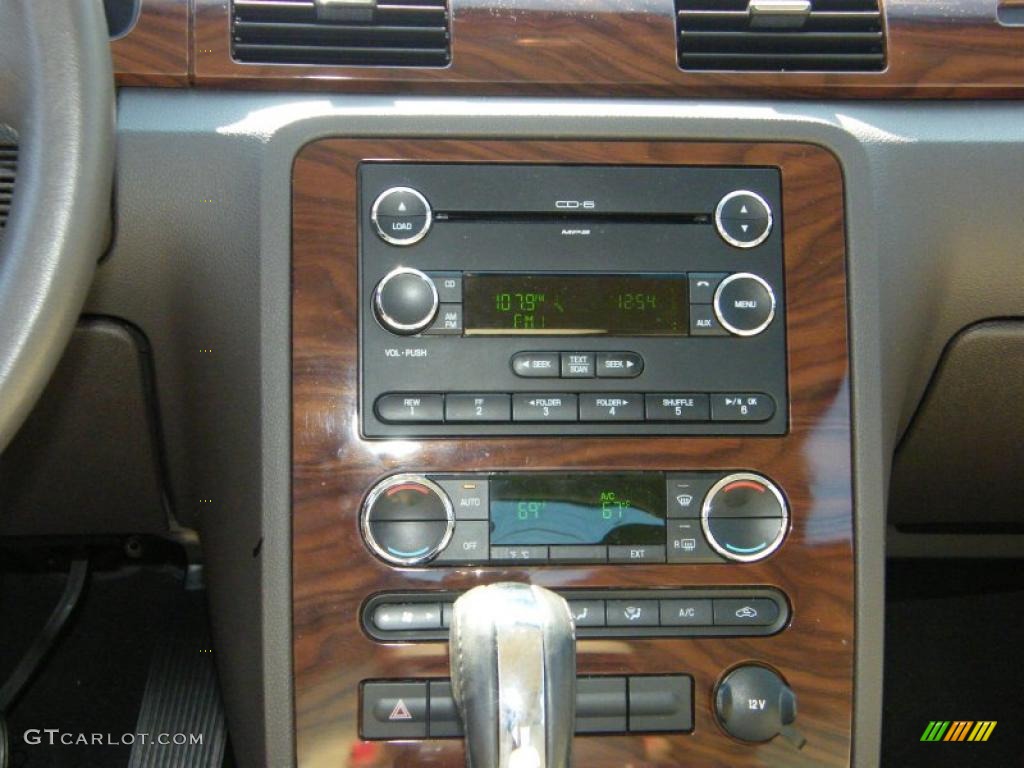 2009 Ford Taurus SEL Controls Photo #38522319