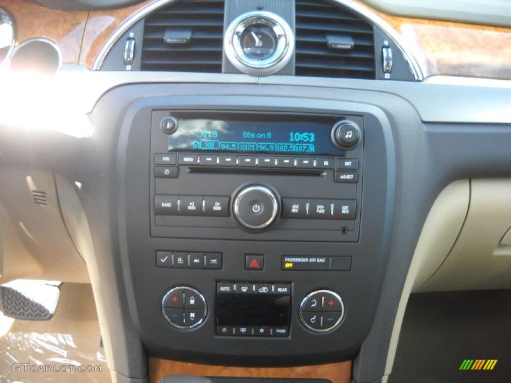2011 Buick Enclave CXL AWD Controls Photo #38529131