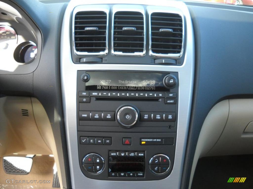 2011 GMC Acadia SLT AWD Controls Photo #38530487