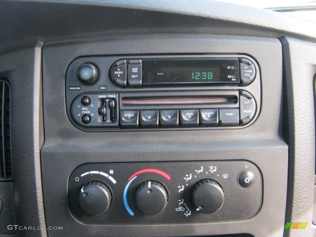 2003 Dodge Ram 1500 ST Regular Cab 4x4 Controls Photo #38530643