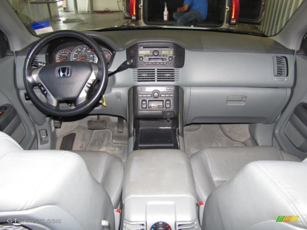 Gray Interior 2004 Honda Pilot EX-L 4WD Photo #38532227 | GTCarLot.com